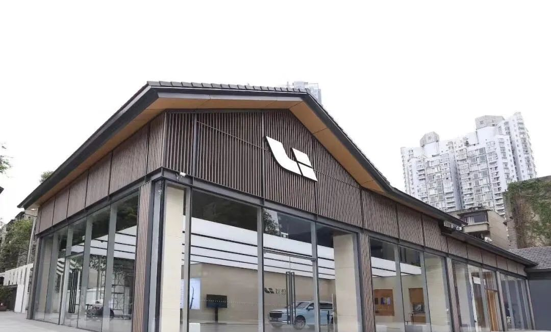 抱负汽车成都近海泰初里Nike批发中间.png